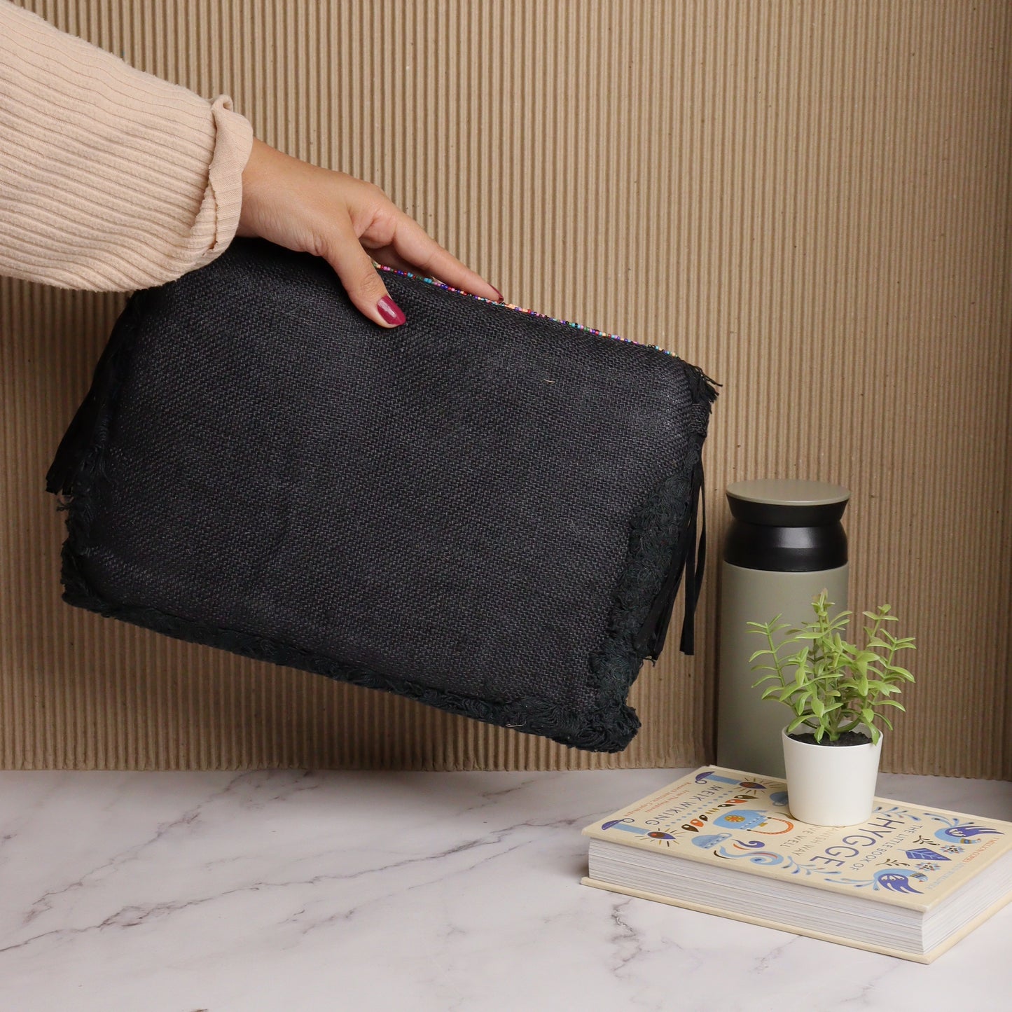 Avery Raffia Black