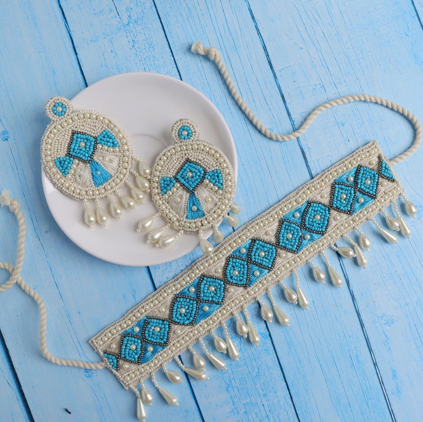Carp Turq White Necklace Set