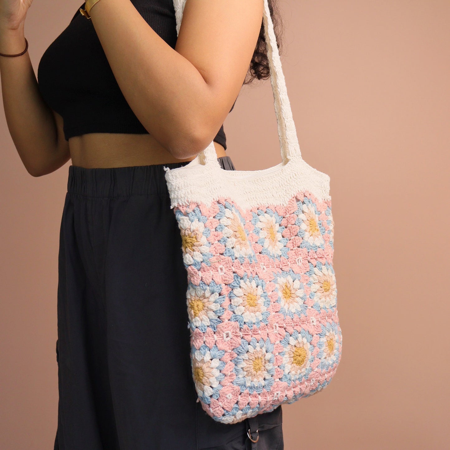 Bloomy Crochet Bag