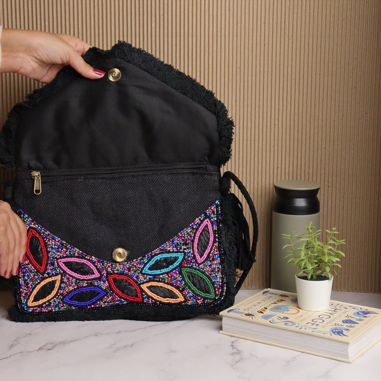 Avery Raffia Black