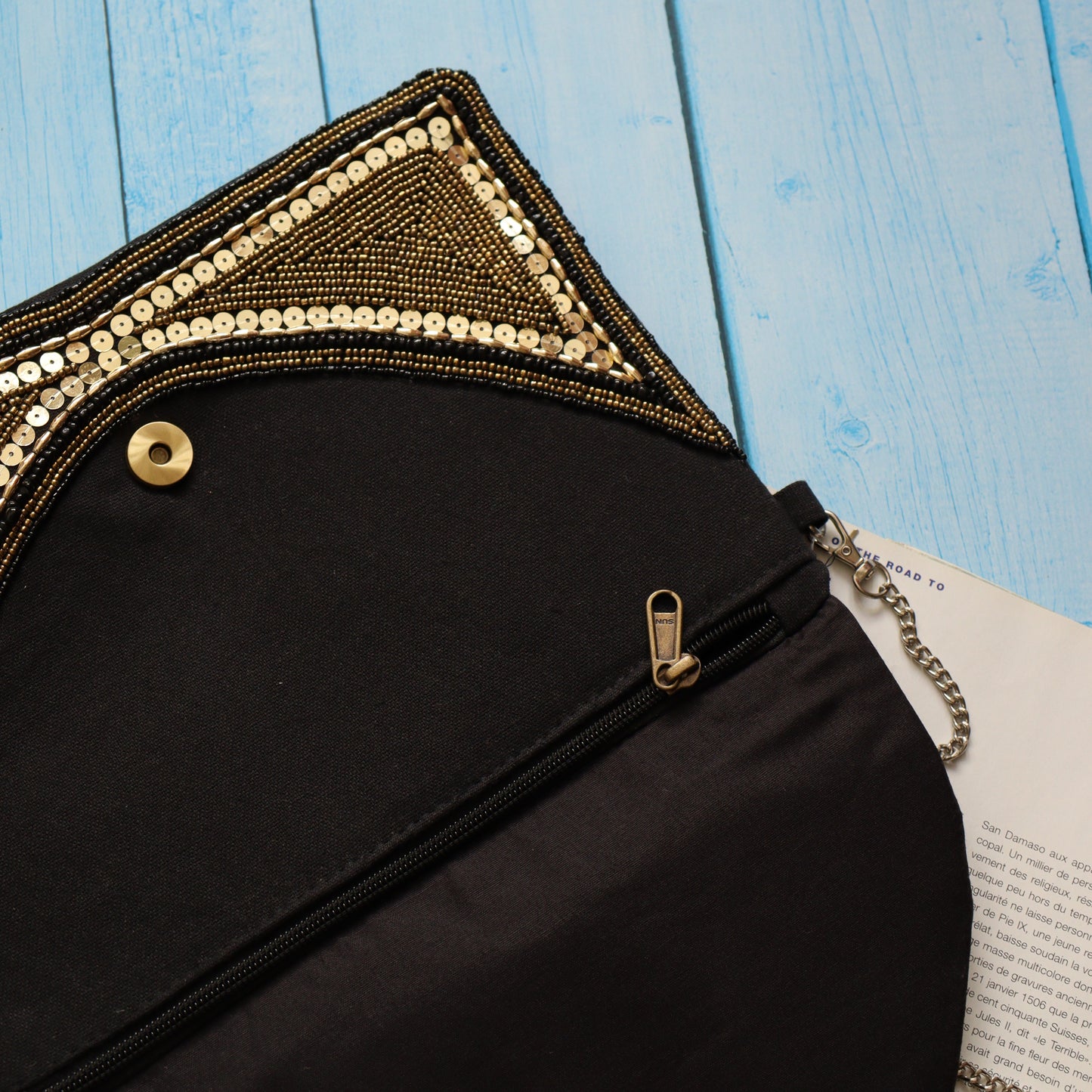 Izara Black Gold