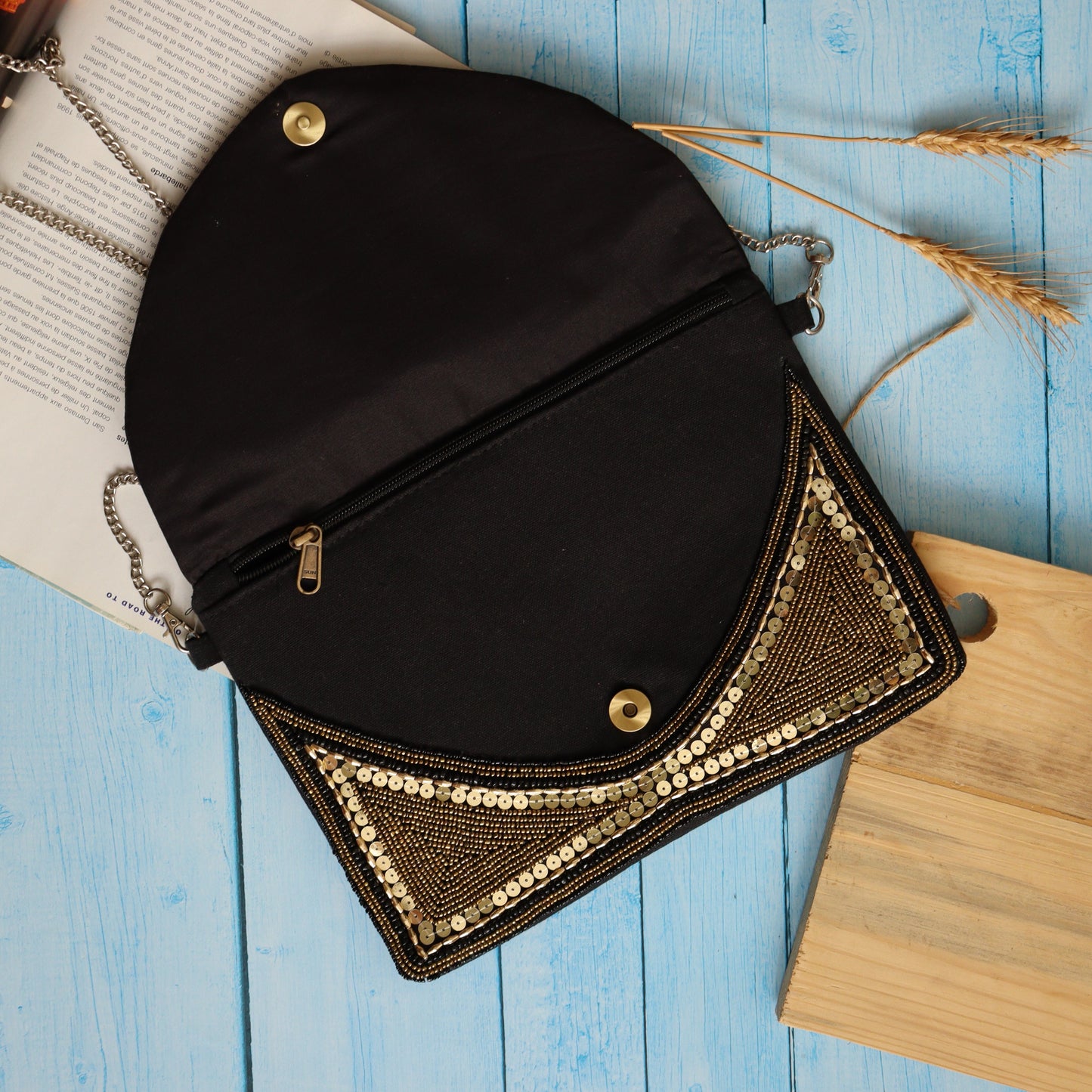 Izara Black Gold