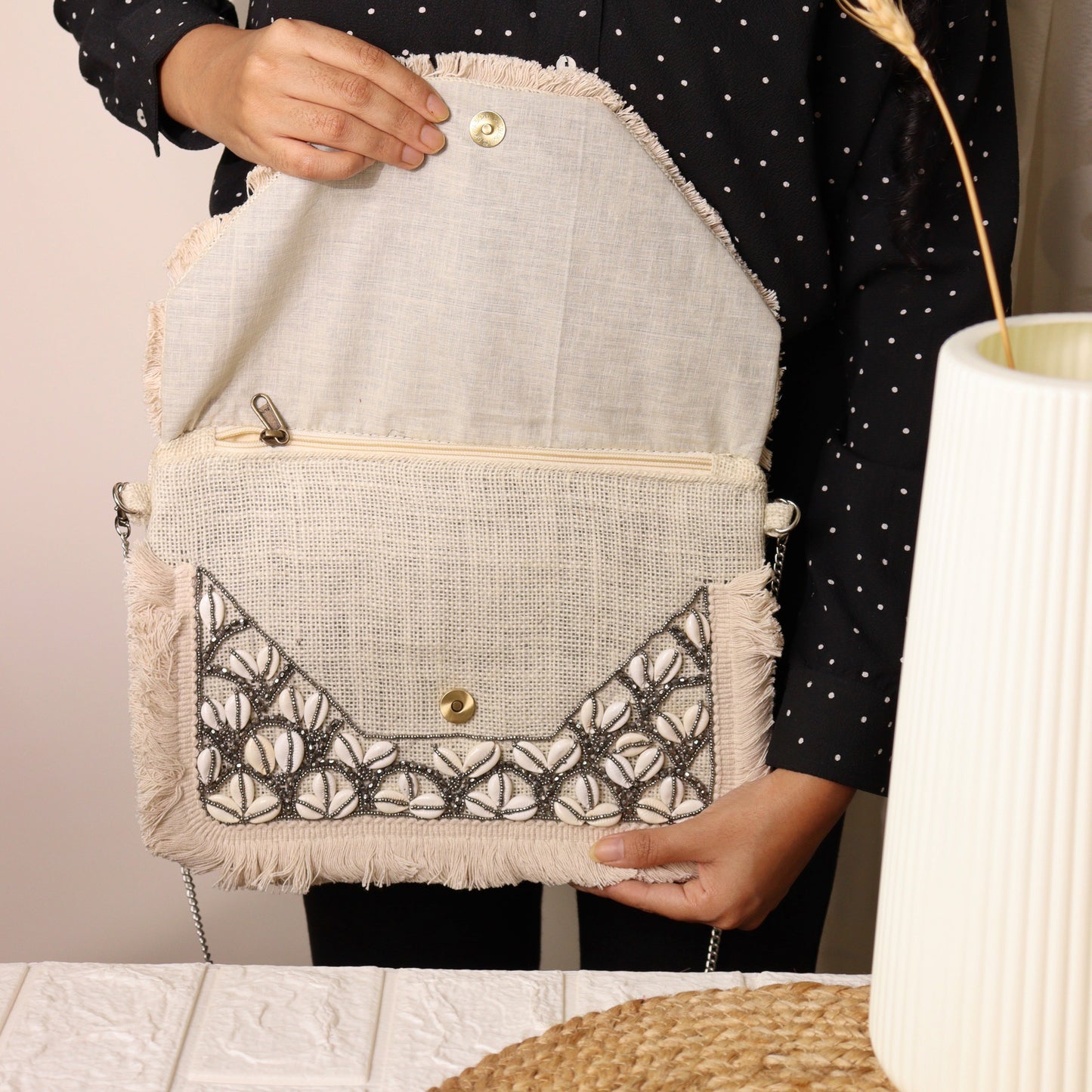 Jute Shelled Silver