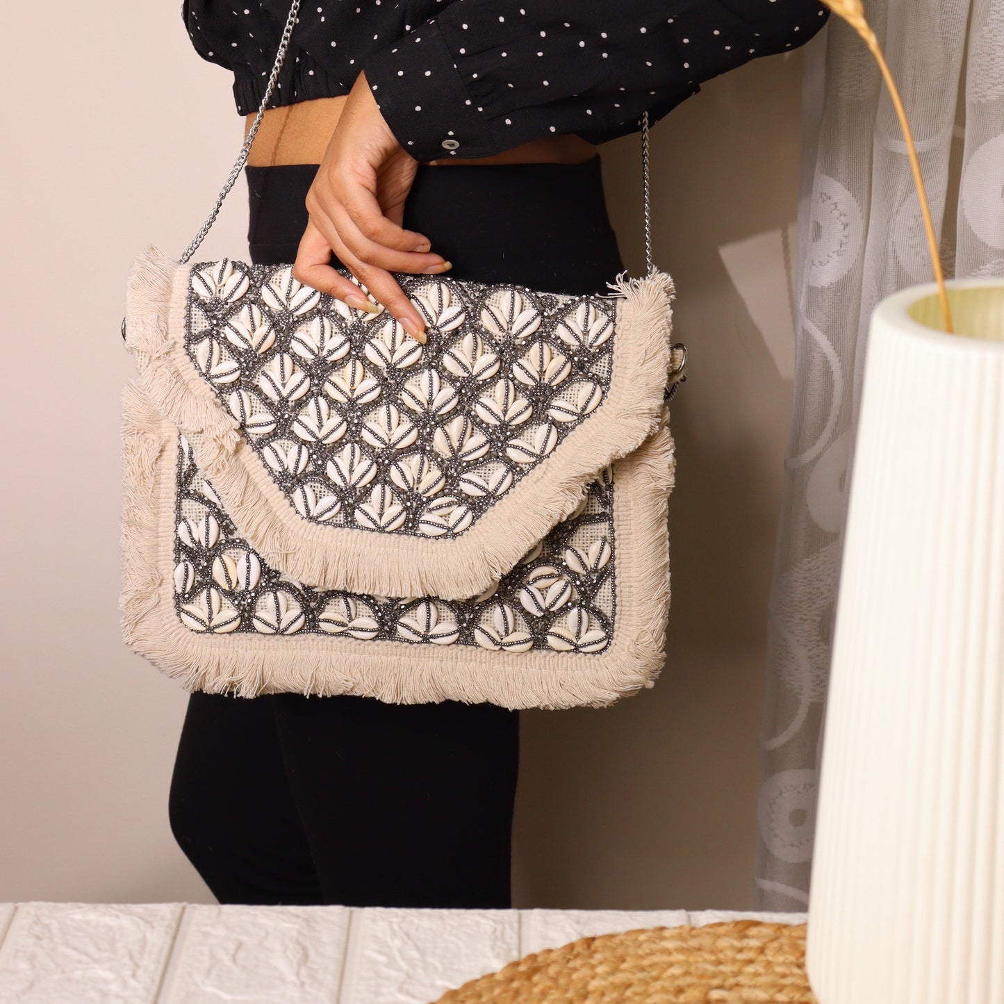 Jute Shelled Silver