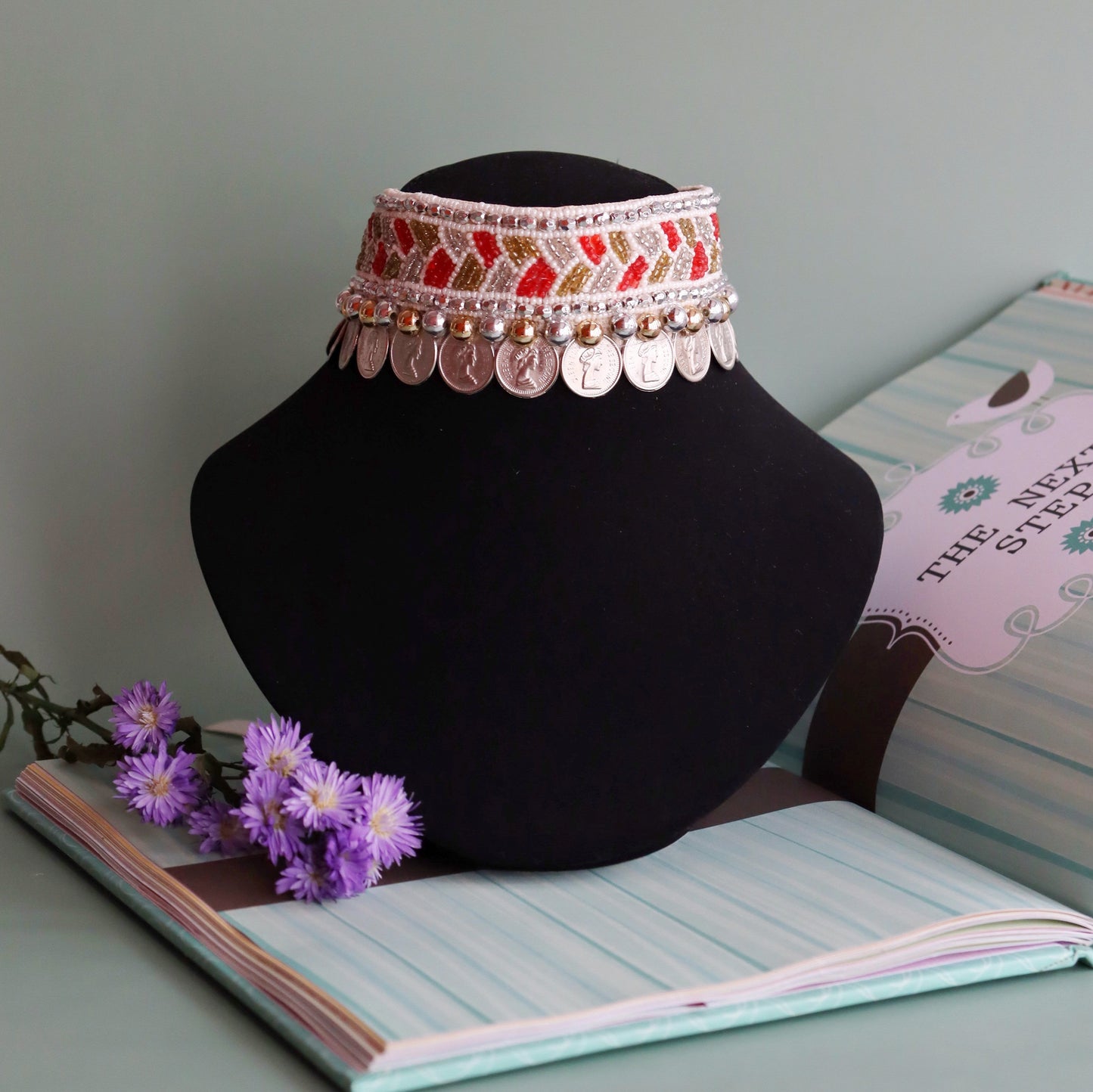 Nia Coin Choker