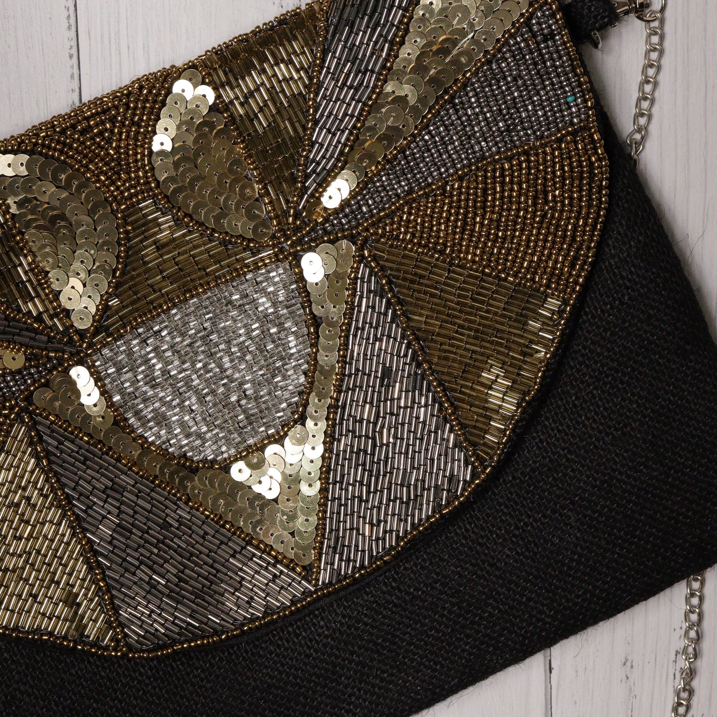 Inaya Black Gold