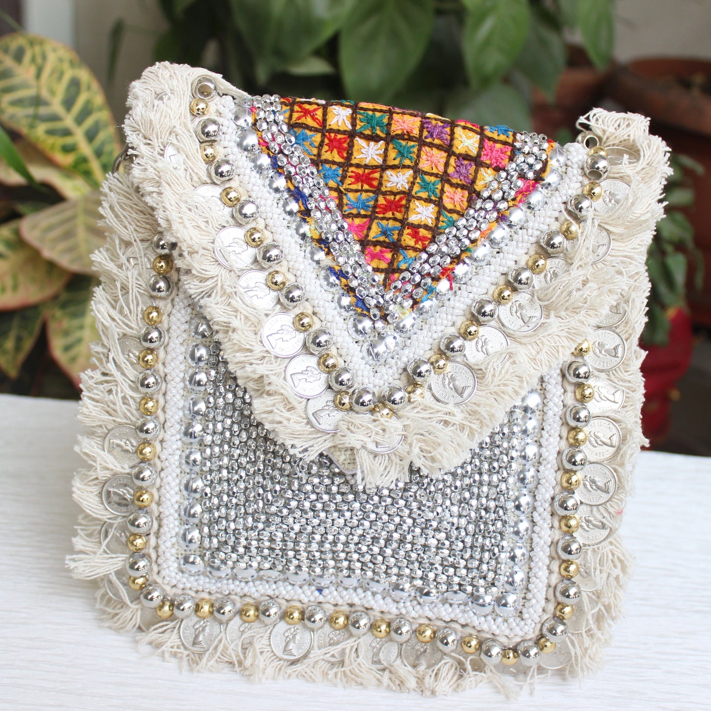 Petite Banjara: White